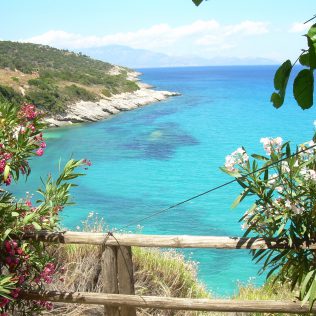 Wunderschöne Aussicht von einem Steg auf Zakynthos